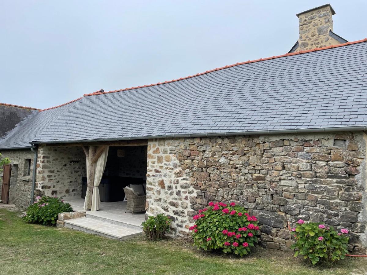 Les Cottages Du Manoir, Jacuzzi -크로종 외부 사진
