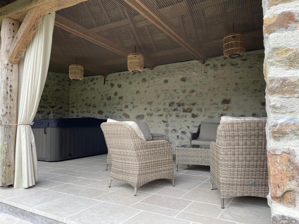 Les Cottages Du Manoir, Jacuzzi -크로종 외부 사진
