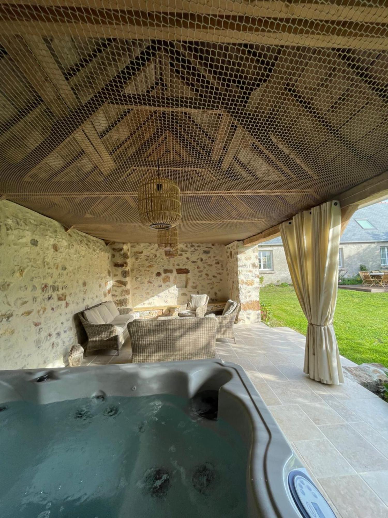 Les Cottages Du Manoir, Jacuzzi -크로종 외부 사진